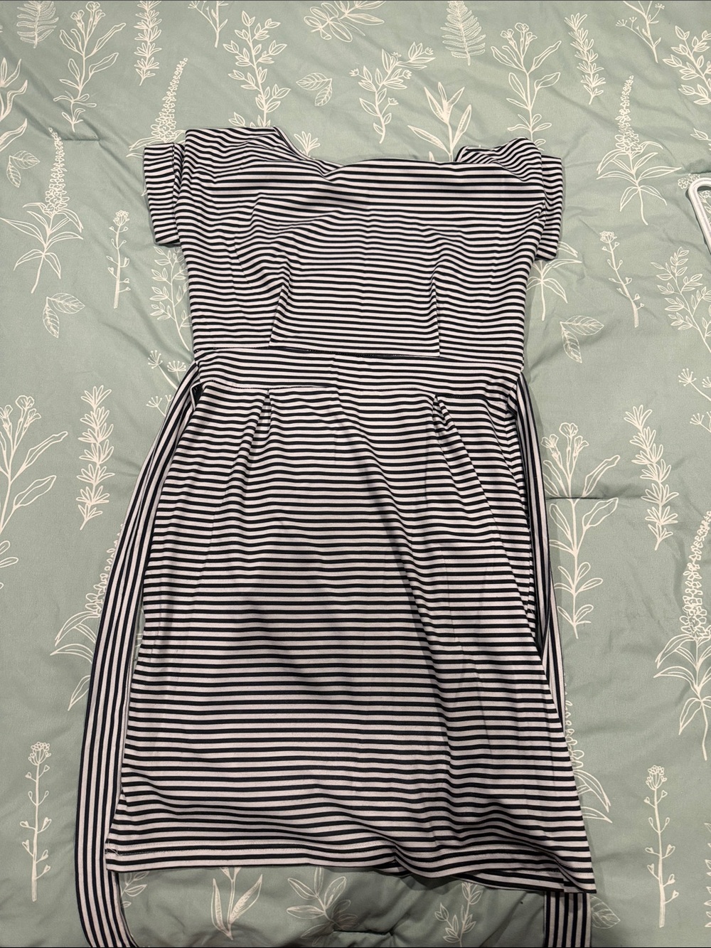 SUNO Black and White One-Shoulder Striped Dress